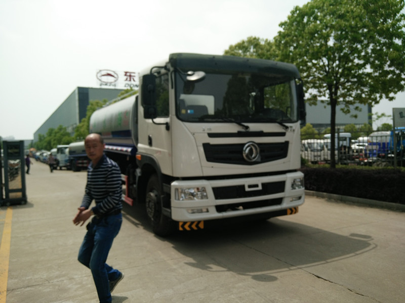 15噸灑水車銷售廠家，東風(fēng)15噸灑水車價(jià)格，程力灑水車銷售公司