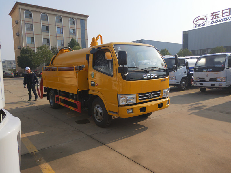 多利卡5方清洗吸污車吸污-小型吸污車