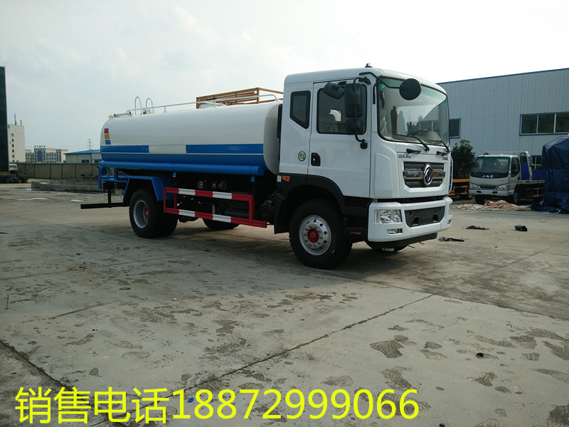 東風(fēng)灑水車 東風(fēng)灑水車