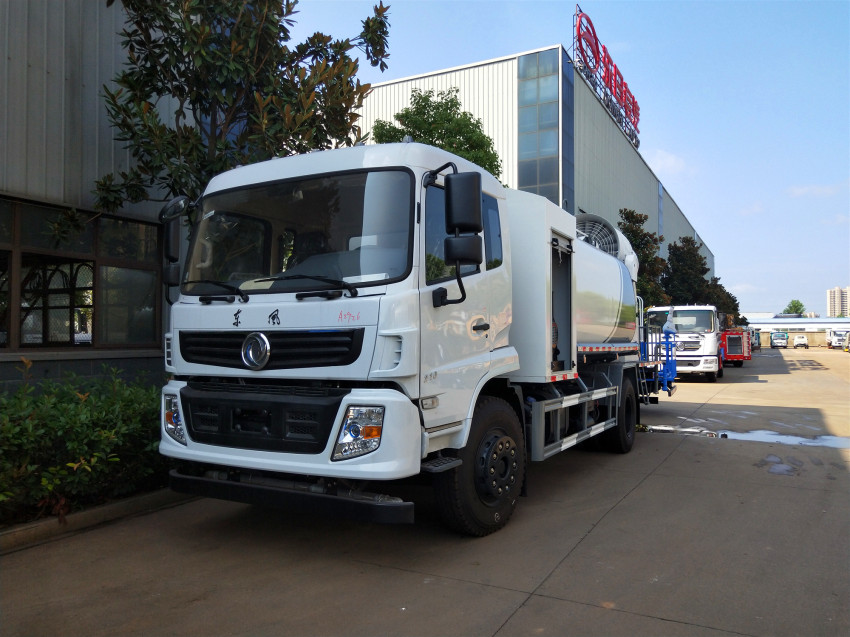 打折促銷多功能灑水車報價 東風霧炮灑水車價格