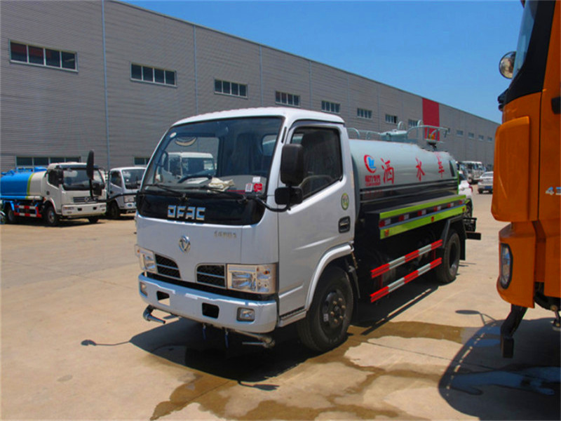 灑水車廠家遇到灑水車車主在購買新車時糾結(jié)的幾個問題