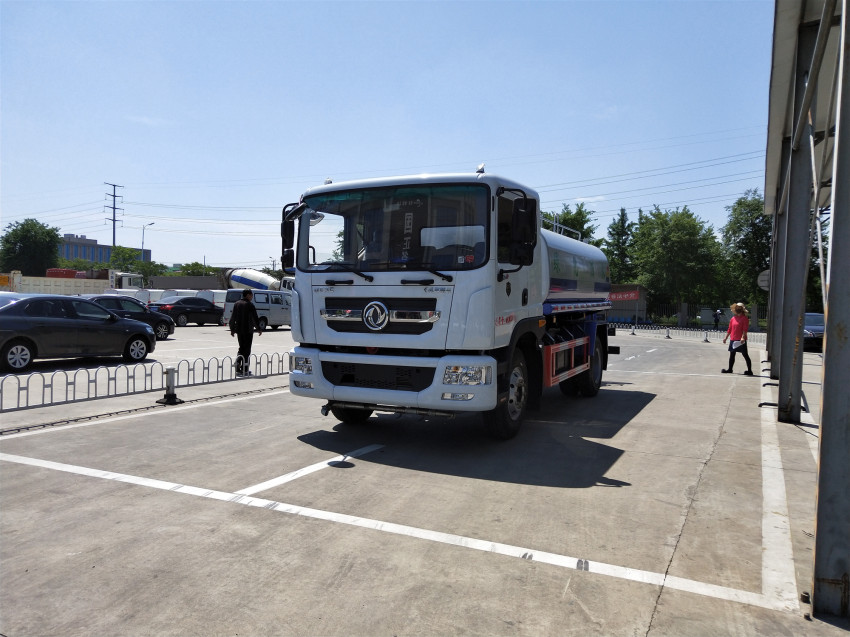 咸陽市灑水車公司銷售-咸陽市灑水車價(jià)格報(bào)價(jià)-程力咸陽市灑水車廠家直銷