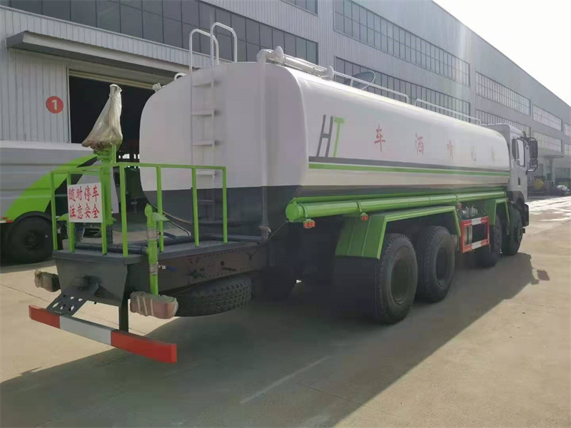 東風(fēng)大型灑水車