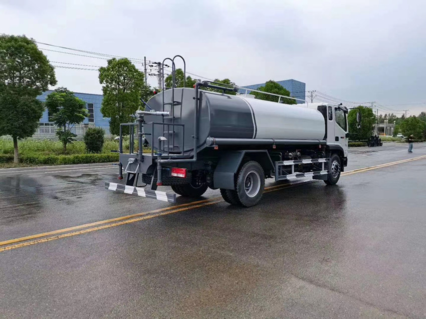 新灑水車
