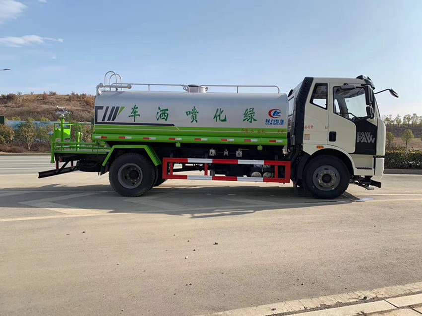 工地用的灑水車(chē)