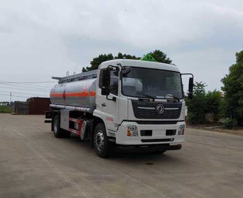 專威牌HTW5180GYYDC6型運(yùn)油車