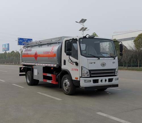 專威牌HTW5120GJYCAQ6型加油車