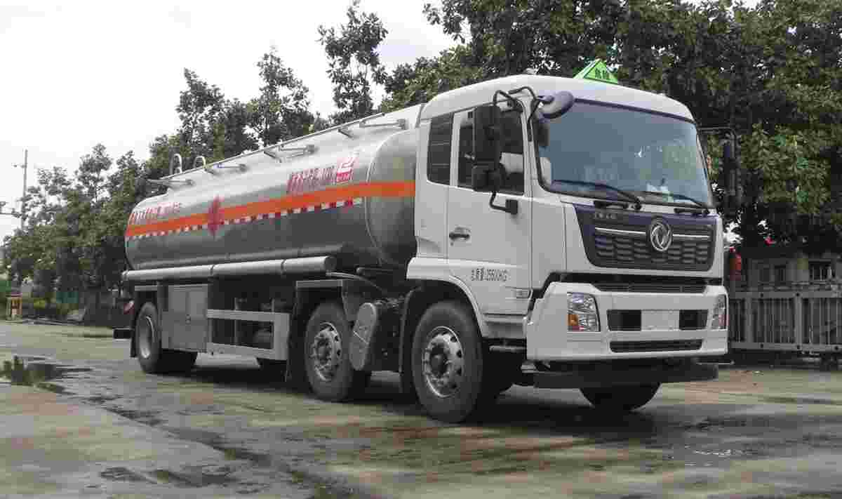 醒獅牌SLS5263GYYD6A型運(yùn)油車