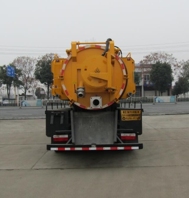 中汽力威牌HLW5122GQWEQ6型清洗吸污車