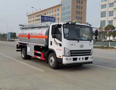 專威牌HTW5120GJYCAC6型加油車