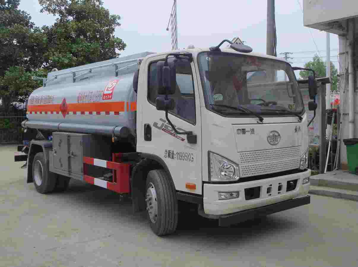 醒獅牌SLS5121GYYC6型運(yùn)油車