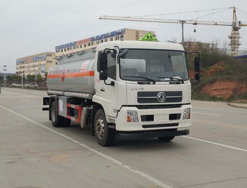 專威牌HTW5181GYYDQ6型運(yùn)油車