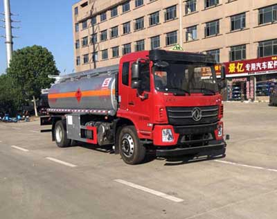 專威牌HTW5188GYYE6C型運(yùn)油車