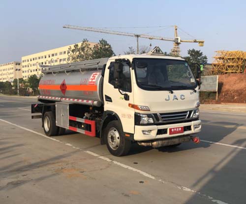 專威牌HTW5121GJYJHQ6型加油車
