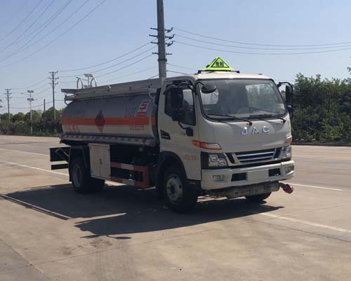 專威牌HTW5120GJYJHC6型加油車