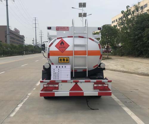 專威牌HTW5070GJYCAC6型加油車
