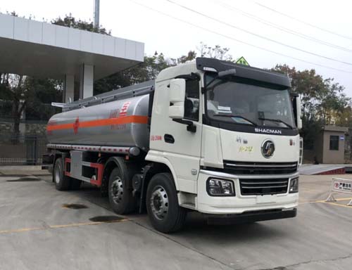 專威牌HTW5261GYYS6C型運(yùn)油車