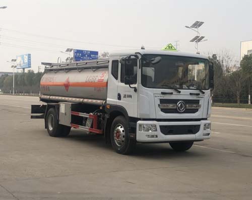 專威牌HTW5180GYYEC6型運(yùn)油車