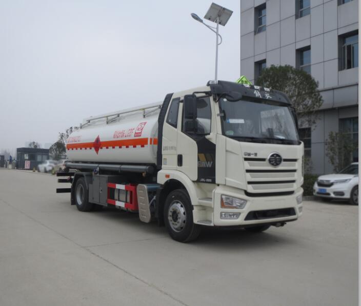醒獅牌SLS5180GYYC6型運(yùn)油車