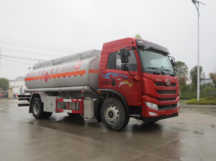 醒獅牌SLS5180GYYC6V型運(yùn)油車