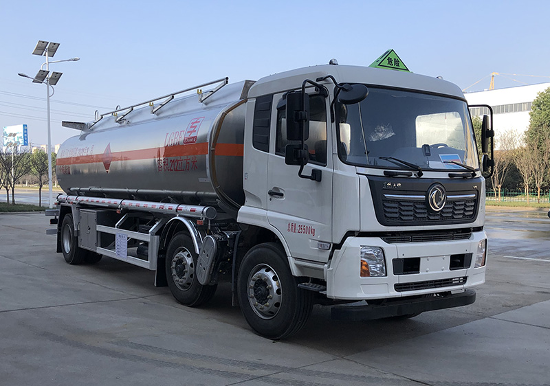 專威牌HTW5262GYYLDC6型鋁合金運(yùn)油車