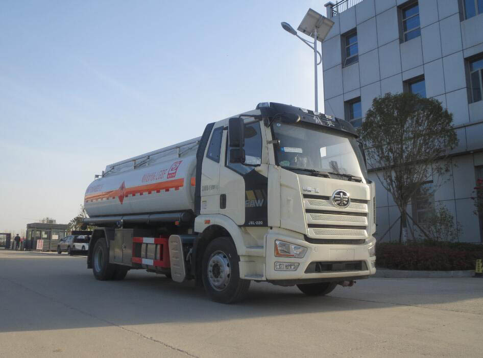 醒獅牌SLS5181GYYC6型運(yùn)油車