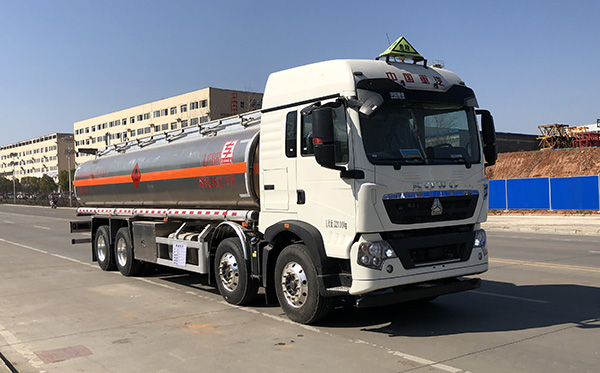 專威牌HTW5320GYYLZZ6C型鋁合金運(yùn)油車