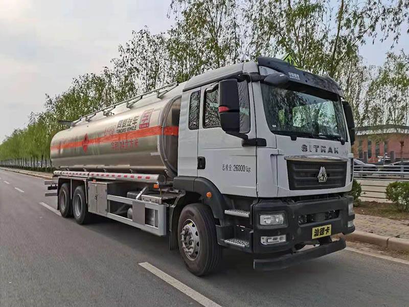 專威牌HTW5266GYYLZZ6Q型鋁合金運(yùn)油車