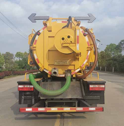 華通牌HCQ5122GQWEQ6CS型清洗吸污車