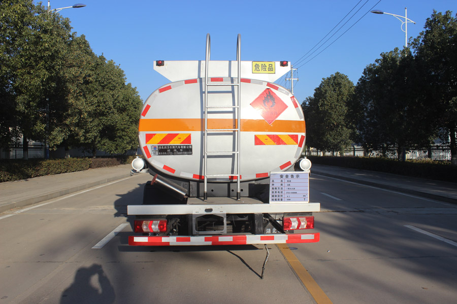 潤(rùn)知星牌SCS5122GYYHFC6型運(yùn)油車