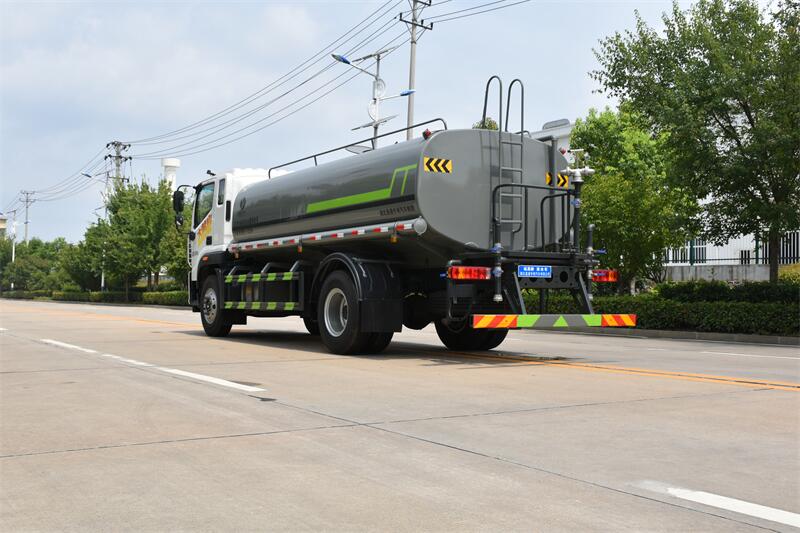 福田大黃蜂 14.2 方灑水車產(chǎn)品介紹