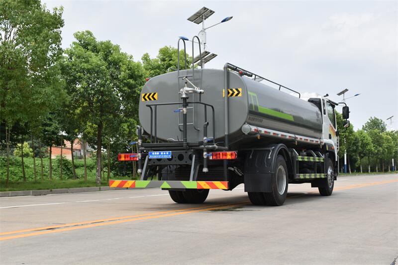 福田大黃蜂 14.2 方灑水車產(chǎn)品介紹