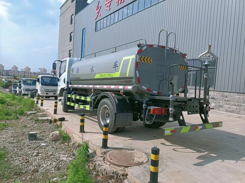 東風(fēng)華神9.2噸灑水車-東風(fēng)9噸灑水車帶電子炮